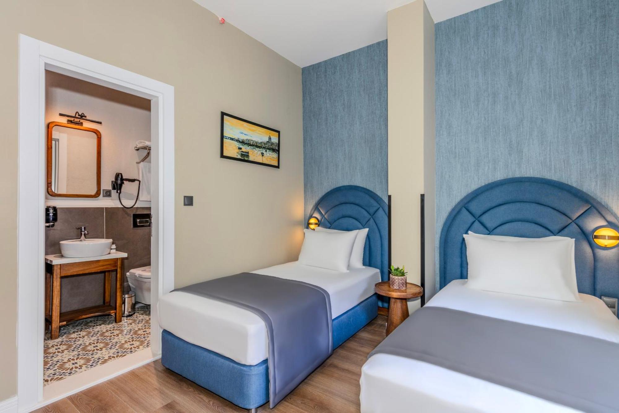 Triple Room with Balcony