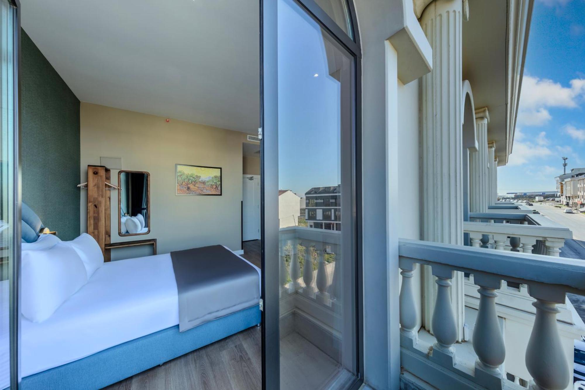 Deluxe Double Room with Balcony
